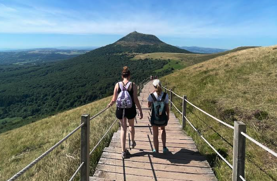 les volcans d'Auvergne en été